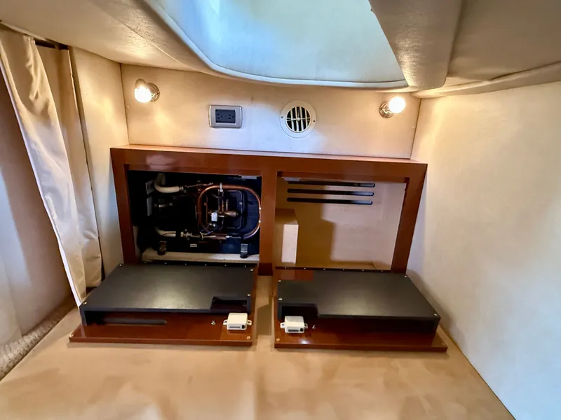 Slide: The Image of Sea Ray Sundancer 310 2010 - 59