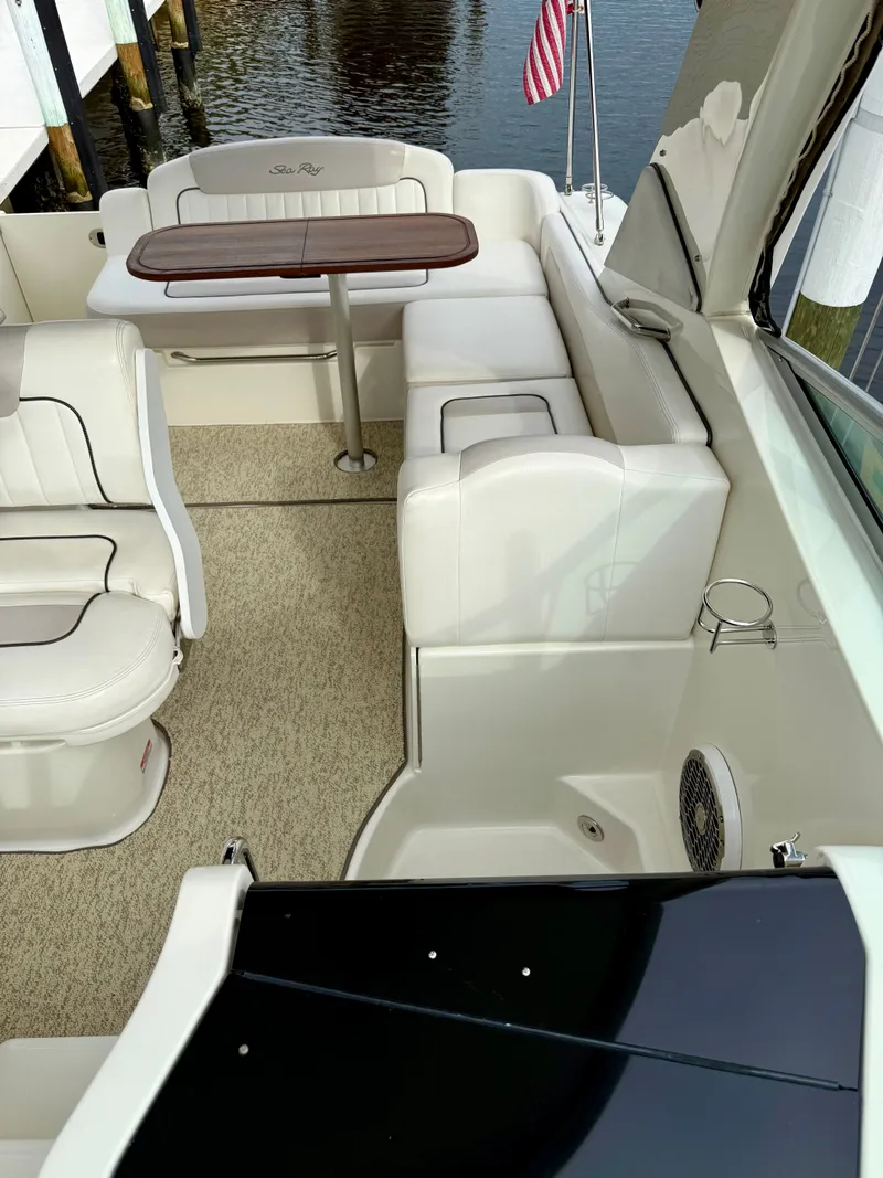 Slide: The Image of Sea Ray Sundancer 310 2010 - 83