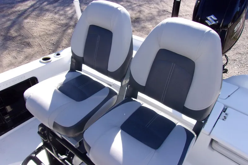 Slide: The Image of 2017 Blue Wave 2200 PureBay boat seats, dual-tone design, comfortable and stylish. - 6