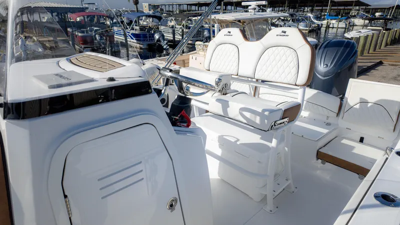 Slide: The Image of Stingray 206 CC 2025 - 10