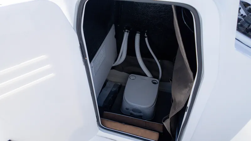 Slide: The Image of Stingray 206 CC 2025 - 16