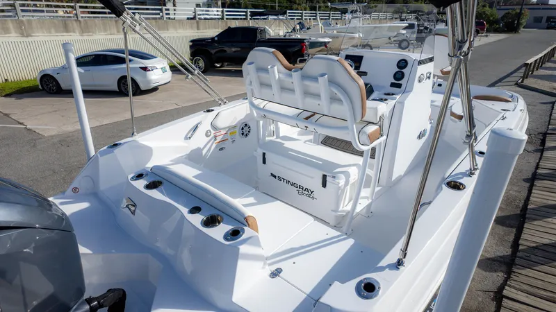 Slide: The Image of Stingray 206 CC 2025 - 5