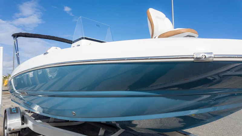 Slide: The Image of Stingray 206 CC 2025 - 7