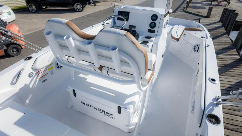 Slide: The Image of Stingray 206 CC 2025 - 8