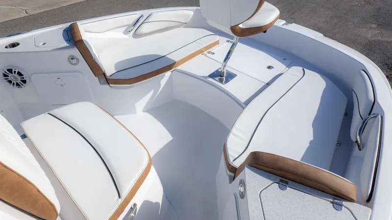 Slide: The Image of Stingray 206 CC 2025 - 9