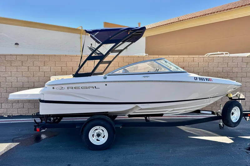 The Image of 2020 Regal 1900 ES Bowrider boat on trailer, parked outdoors. - 0