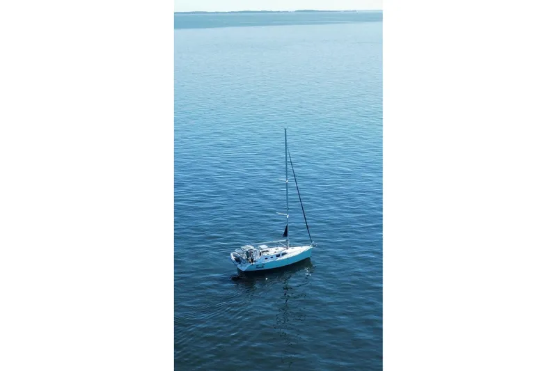 Slide: The Image of Sailboat Hunter 41 Deck Salon 2006 on calm blue water, distant horizon. - 5