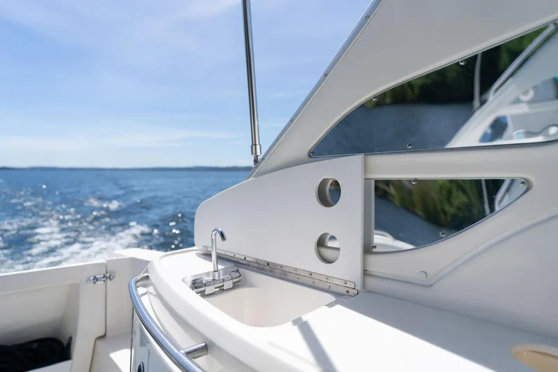 Slide: The Image of 1998 Avanti 4085 Sunbridge yacht with sleek design on open water. - 10