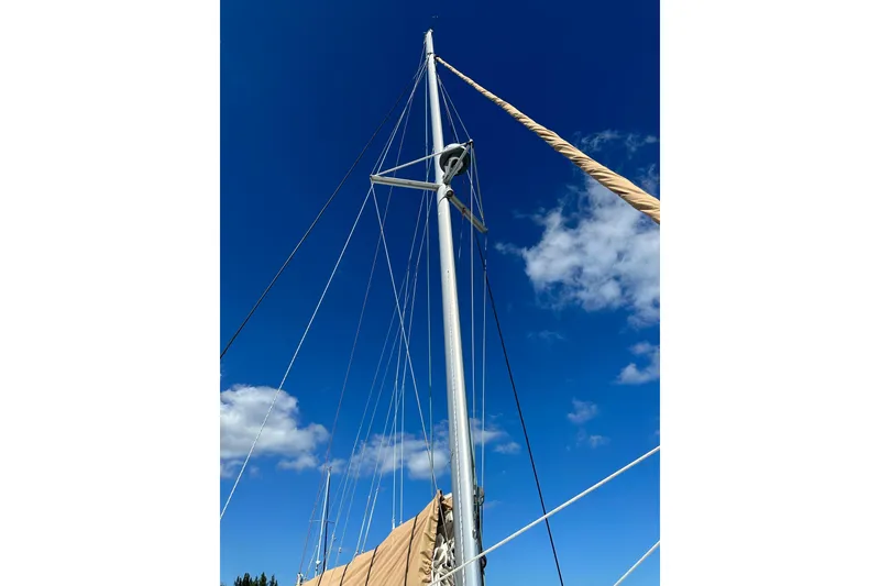 Slide: The Image of Mast of 2015 Lagoon 380 S2 sailboat against clear blue sky. - 36