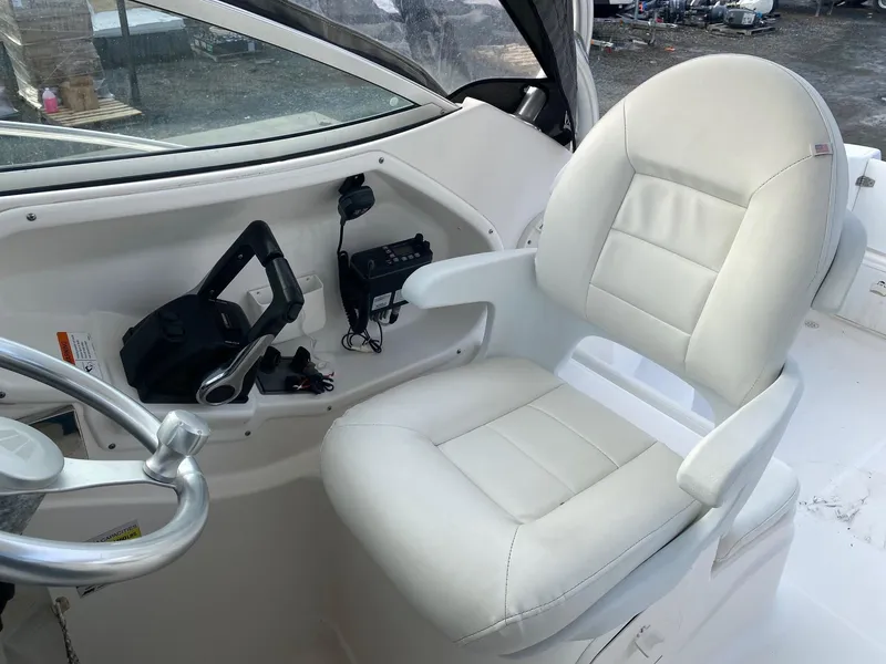 Slide: The Image of Wellcraft 252 Coastal 2005 - 11