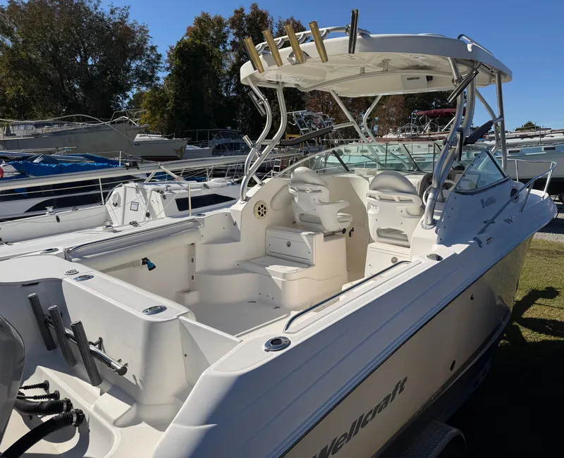 Slide: The Image of Wellcraft 252 Coastal 2005 - 2