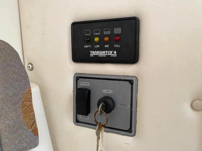 Slide: The Image of Wellcraft 252 Coastal 2005 - 22