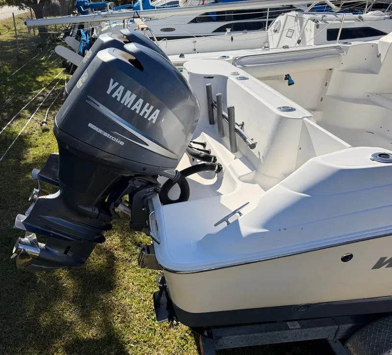 Slide: The Image of Wellcraft 252 Coastal 2005 - 3