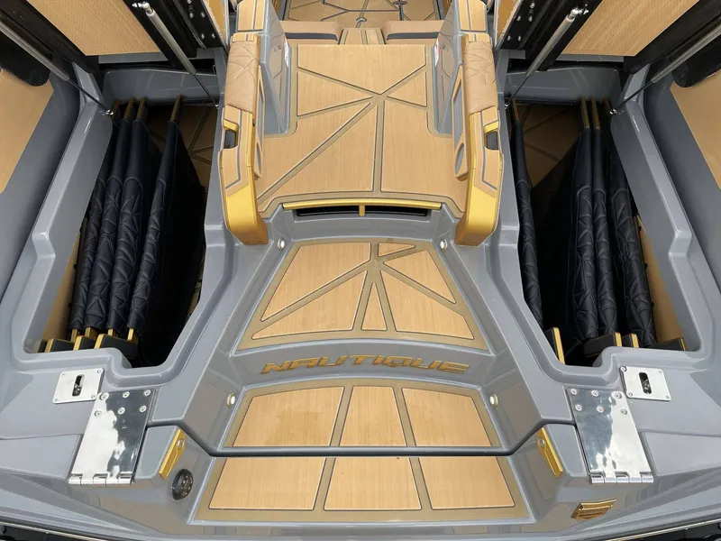 Slide: The Image of Nautique Paragon 25 2026 - 12