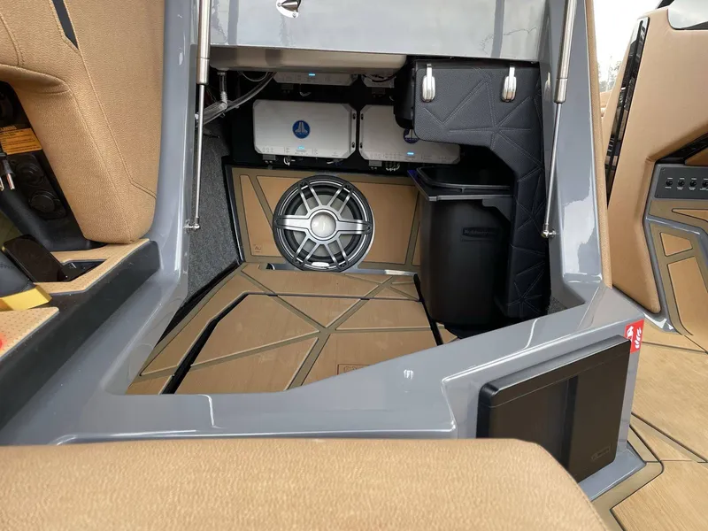 Slide: The Image of Nautique Paragon 25 2026 - 21