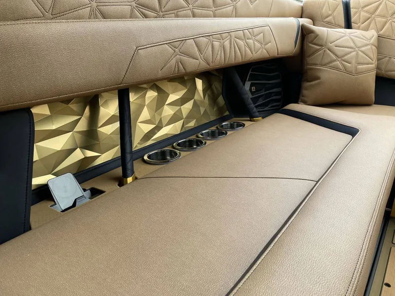 Slide: The Image of Nautique Paragon 25 2026 - 33