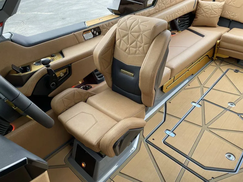 Slide: The Image of Nautique Paragon 25 2026 - 36