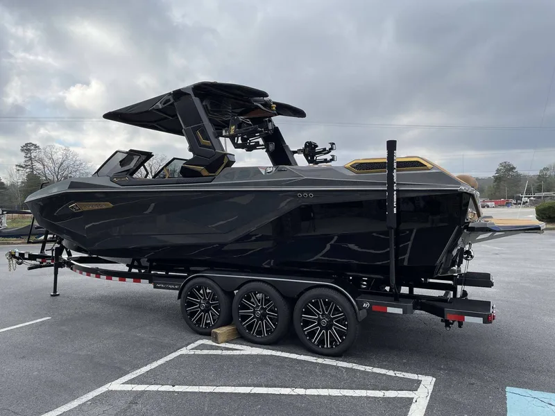 Slide: The Image of Nautique Paragon 25 2026 - 7