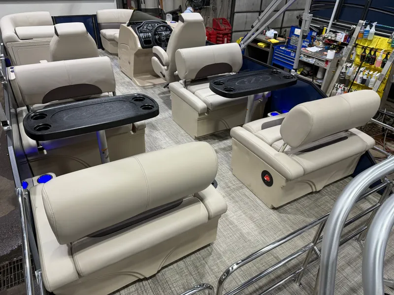 Slide: The Image of Bentley Pontoons Legacy 220 QSB Swingback & Honda 4-Stroke EFI 2026 - 18