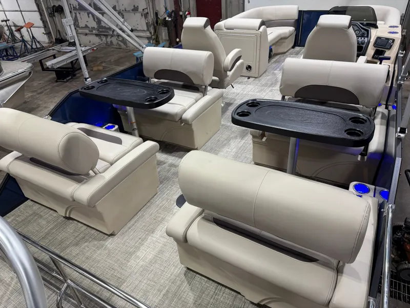 Slide: The Image of Bentley Pontoons Legacy 220 QSB Swingback & Honda 4-Stroke EFI 2026 - 19