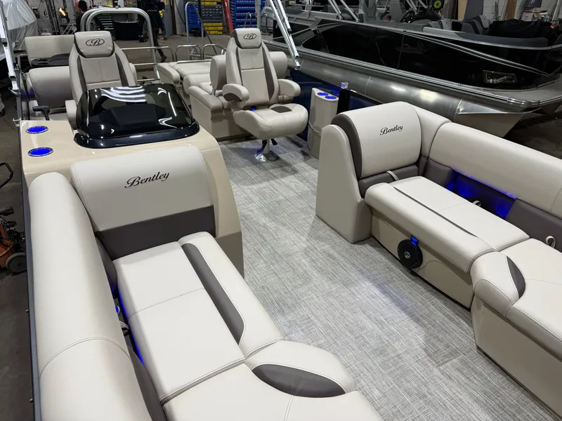 Slide: The Image of Bentley Pontoons Legacy 220 QSB Swingback & Honda 4-Stroke EFI 2026 - 31