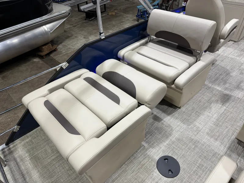 Slide: The Image of Bentley Pontoons Legacy 220 QSB Swingback & Honda 4-Stroke EFI 2026 - 23