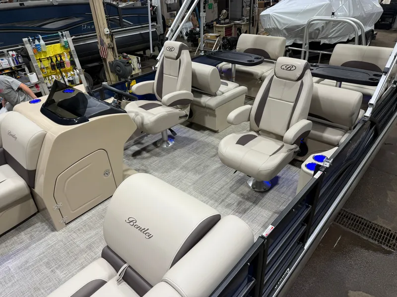 Slide: The Image of Bentley Pontoons Legacy 220 QSB Swingback & Honda 4-Stroke EFI 2026 - 3