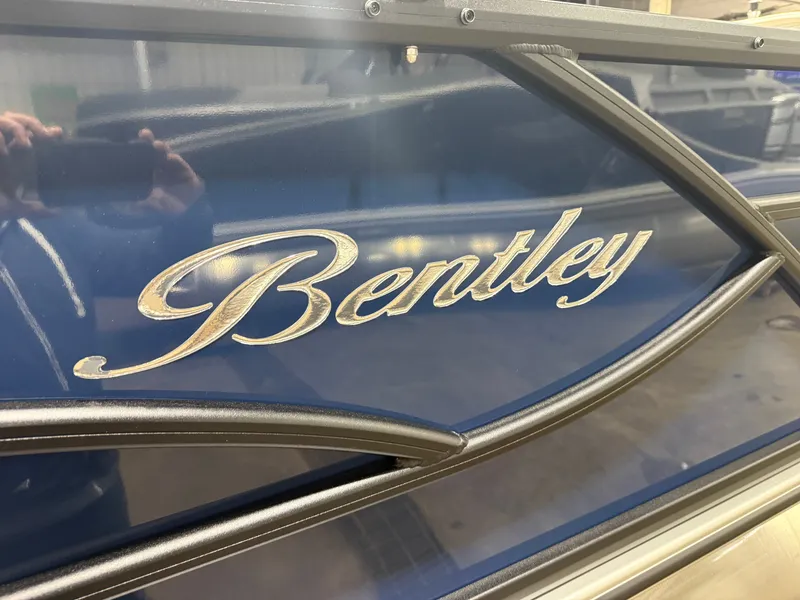 Slide: The Image of Bentley Pontoons Legacy 220 QSB Swingback & Honda 4-Stroke EFI 2026 - 35