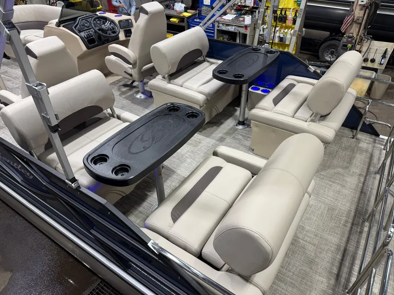 Slide: The Image of Bentley Pontoons Legacy 220 QSB Swingback & Honda 4-Stroke EFI 2026 - 4