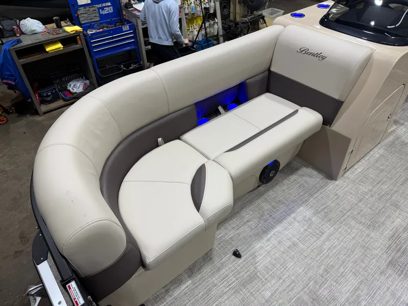 Slide: The Image of Bentley Pontoons Legacy 220 QSB Swingback & Honda 4-Stroke EFI 2026 - 7