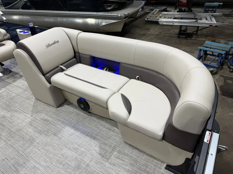 Slide: The Image of Bentley Pontoons Legacy 220 QSB Swingback & Honda 4-Stroke EFI 2026 - 8