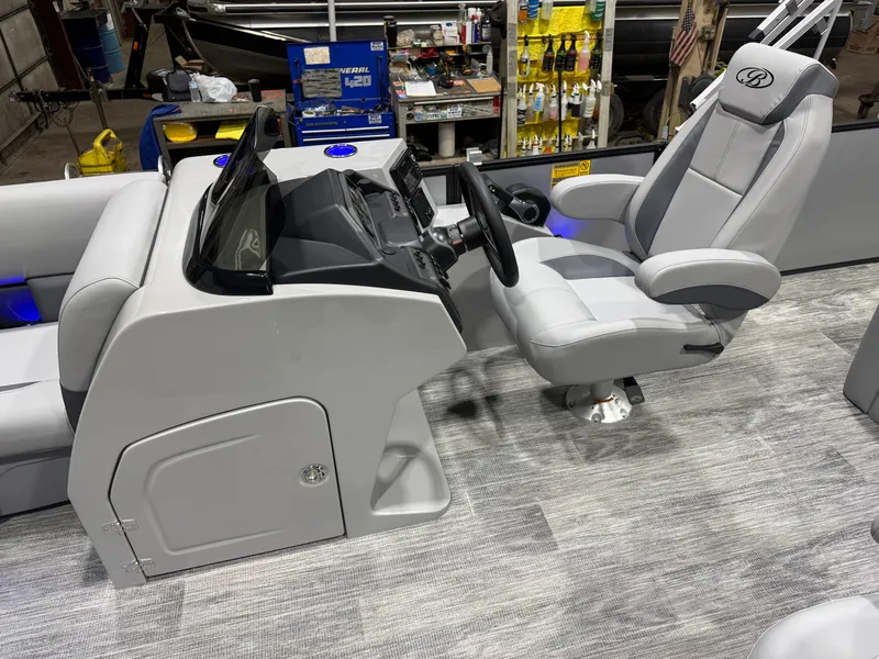 Slide: The Image of Bentley Pontoons Legacy 220 Swingback & Honda 4-Stroke EFI 2026 - 10