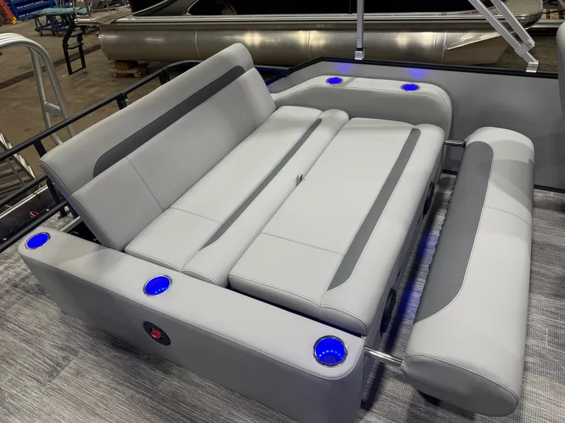 Slide: The Image of Bentley Pontoons Legacy 220 Swingback & Honda 4-Stroke EFI 2026 - 17