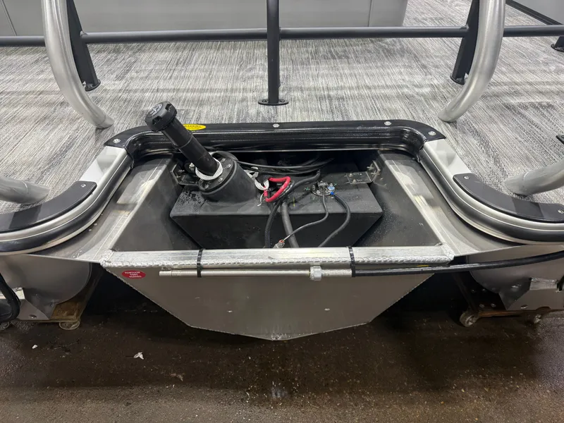 Slide: The Image of Bentley Pontoons Legacy 220 Swingback & Honda 4-Stroke EFI 2026 - 37