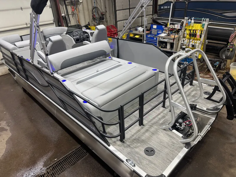 Slide: The Image of Bentley Pontoons Legacy 220 Swingback & Honda 4-Stroke EFI 2026 - 43