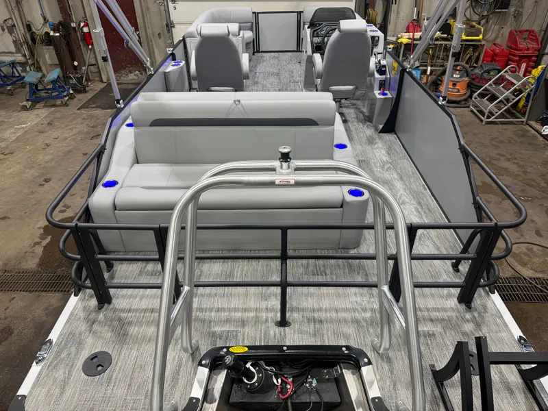 Slide: The Image of Bentley Pontoons Legacy 220 Swingback & Honda 4-Stroke EFI 2026 - 5