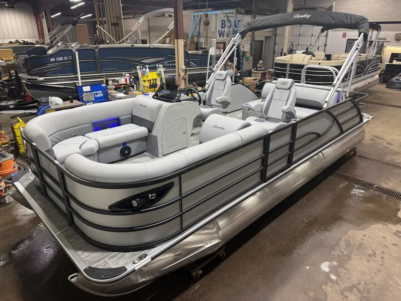 The Image of Bentley Pontoons Legacy 220 Swingback & Honda 4-Stroke EFI 2026 - 1