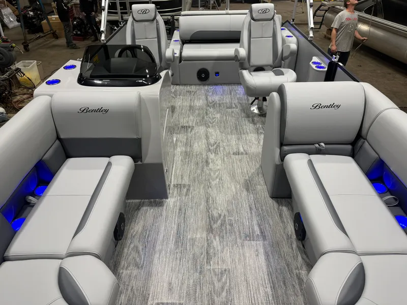 Slide: The Image of Bentley Pontoons Legacy 220 Swingback & Honda 4-Stroke EFI 2026 - 6