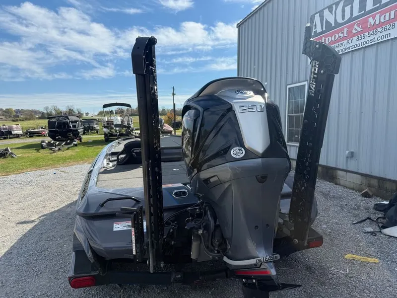 Slide: The Image of Skeeter FXR21 2024 - 6