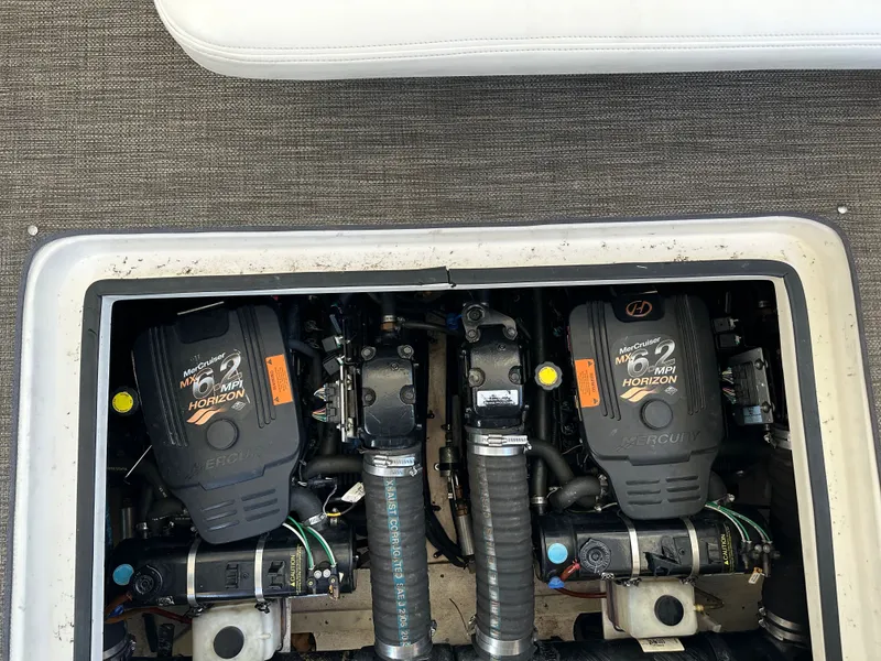 Slide: The Image of Cruisers 320 Express 2005 - 15