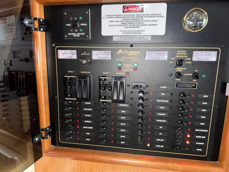 Slide: The Image of Cruisers 320 Express 2005 - 35