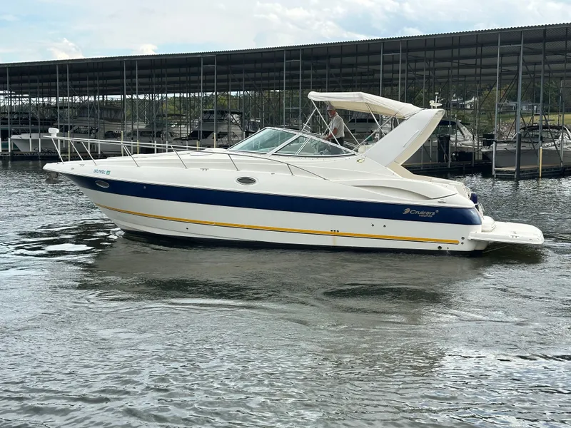 The Image of Cruisers Yachts 320 Express 2005 - 1