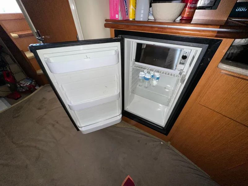 Slide: The Image of Cruisers Yachts 320 Express 2005 - 38