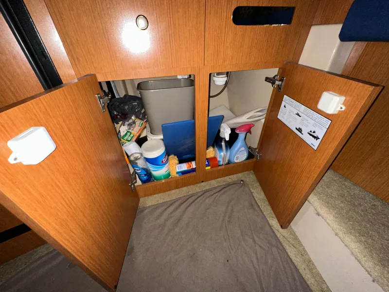 Slide: The Image of Cruisers Yachts 320 Express 2005 - 39