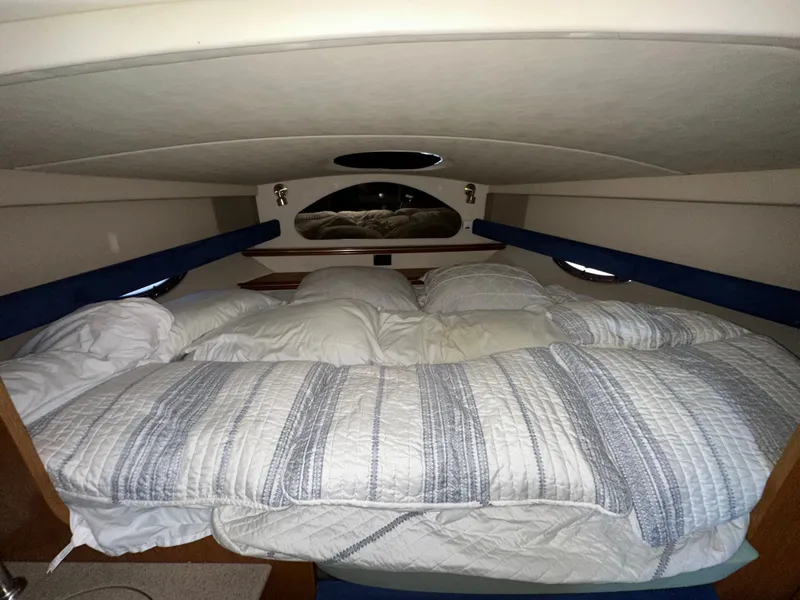 Slide: The Image of Cruisers Yachts 320 Express 2005 - 43