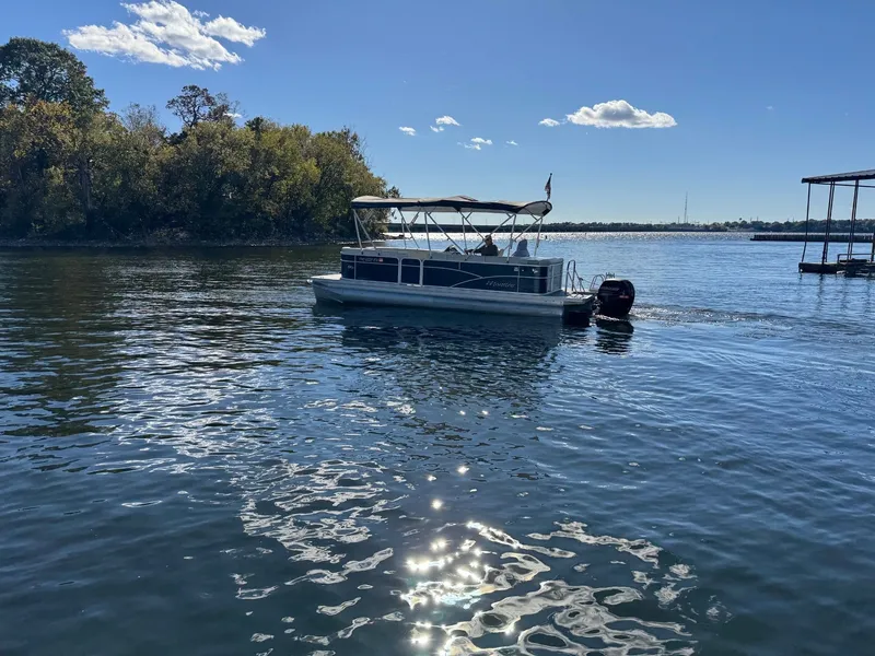 Slide: The Image of Manitou 230 Aurora 2016 - 3