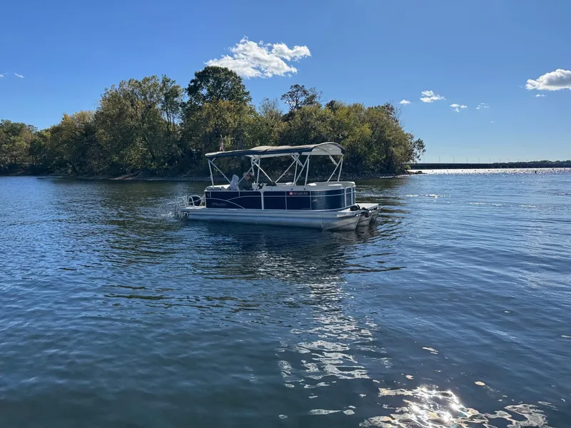 Slide: The Image of Manitou 230 Aurora 2016 - 4