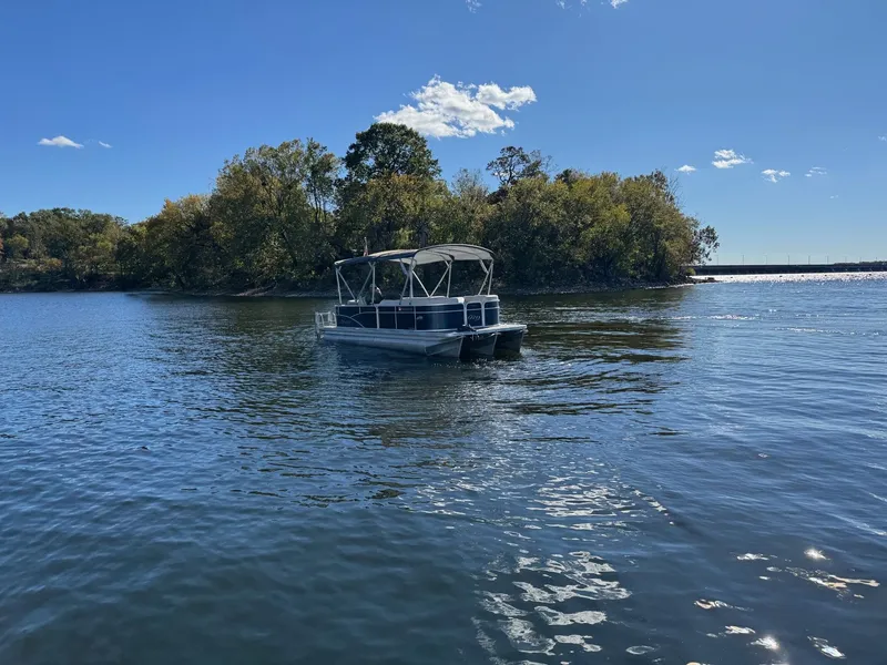 Slide: The Image of Manitou 230 Aurora 2016 - 5