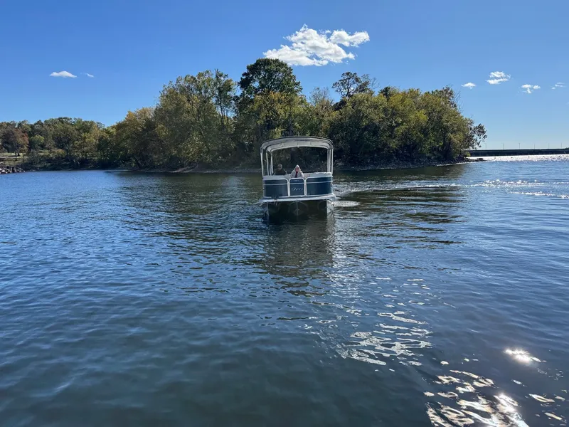 Slide: The Image of Manitou 230 Aurora 2016 - 7