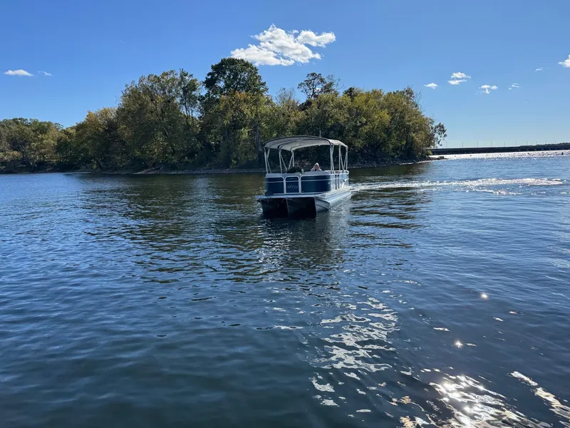 Slide: The Image of Manitou 230 Aurora 2016 - 8